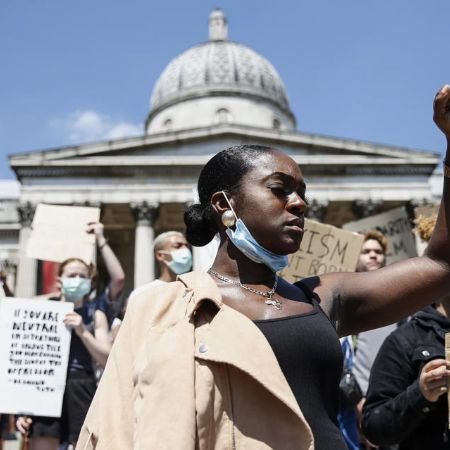 Thousands of Americans protesting against the Police Department for Floyd's death